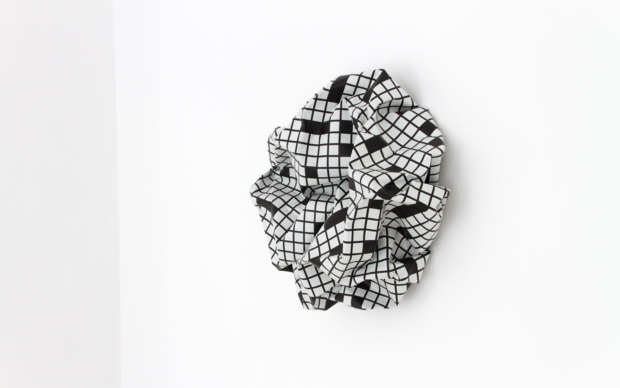 05B Esther Stocker Knitterskulpturen