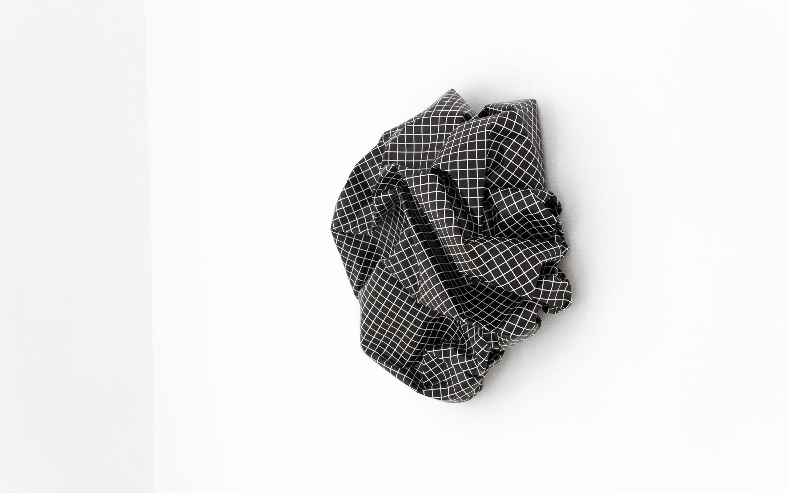 10B Esther Stocker Knitterskulpturen