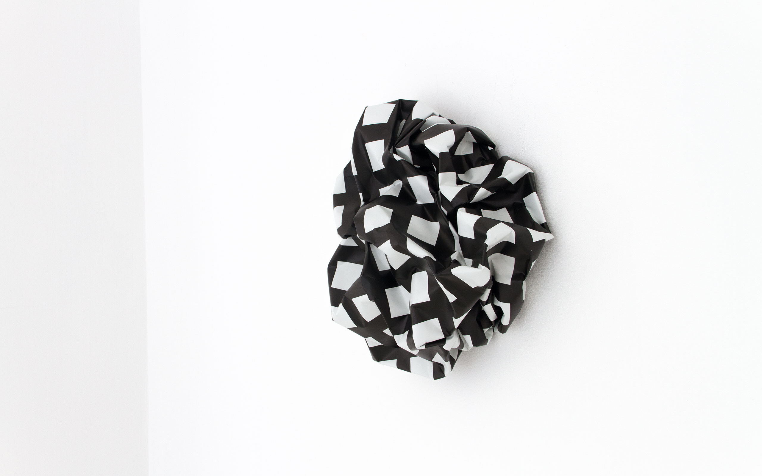 11B Esther Stocker Knitterskulpturen